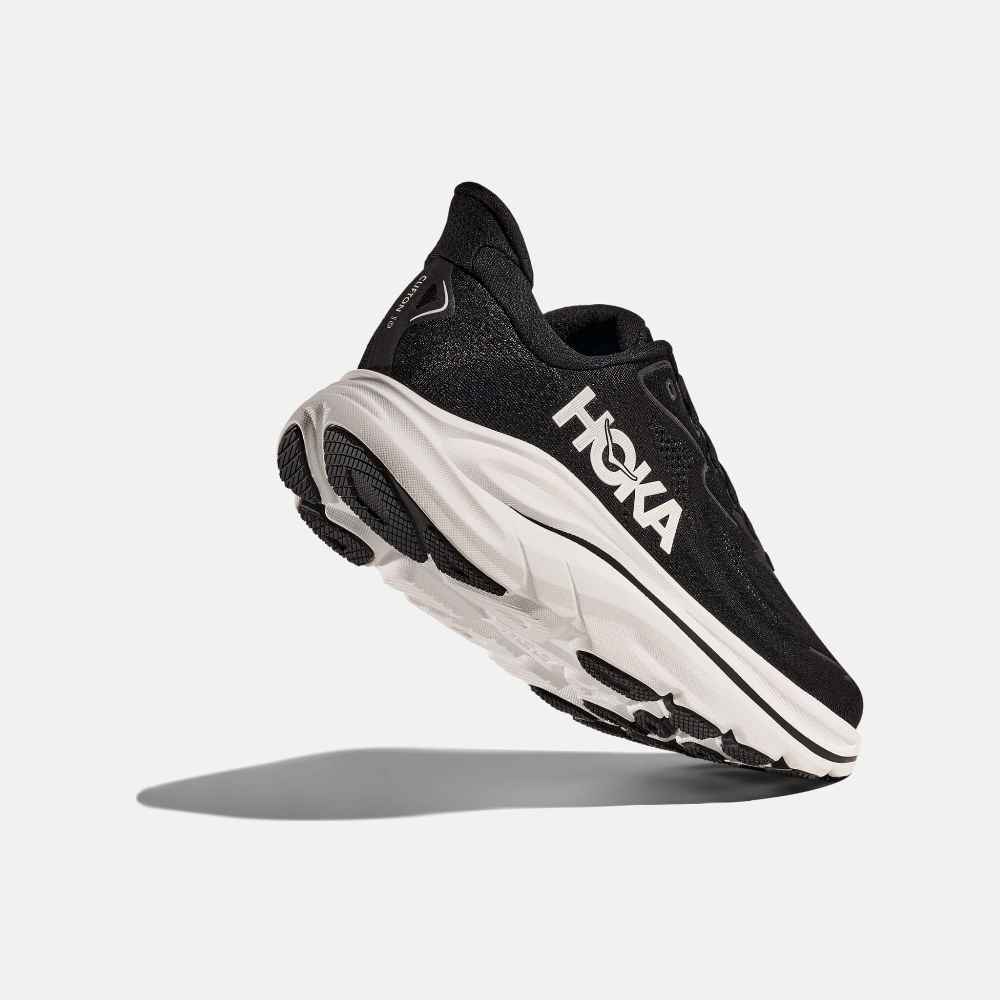 Dámské černo-bílé tenisky Hoka Clifton 10