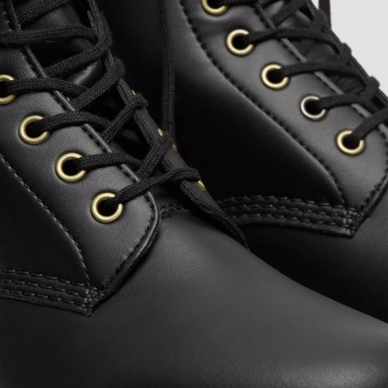 Černé kotníkové boty Dr. Martens 1460 Vegan