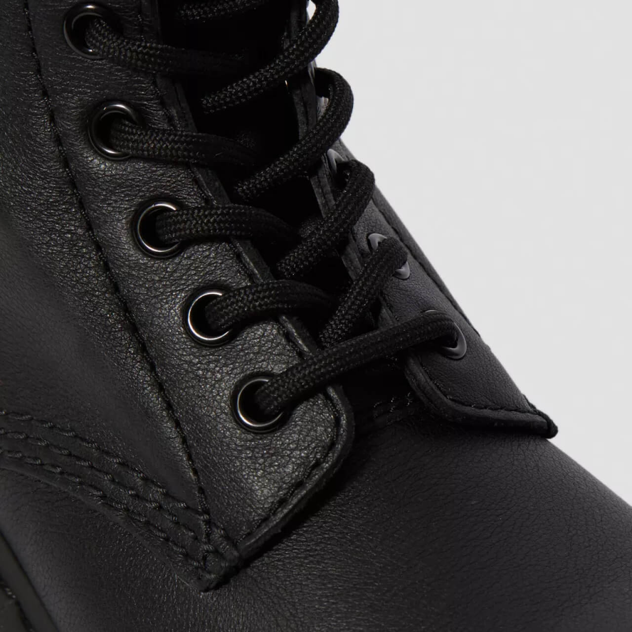 Dámské černé kotníkové boty Dr. Martens 1460 Pascal Mono