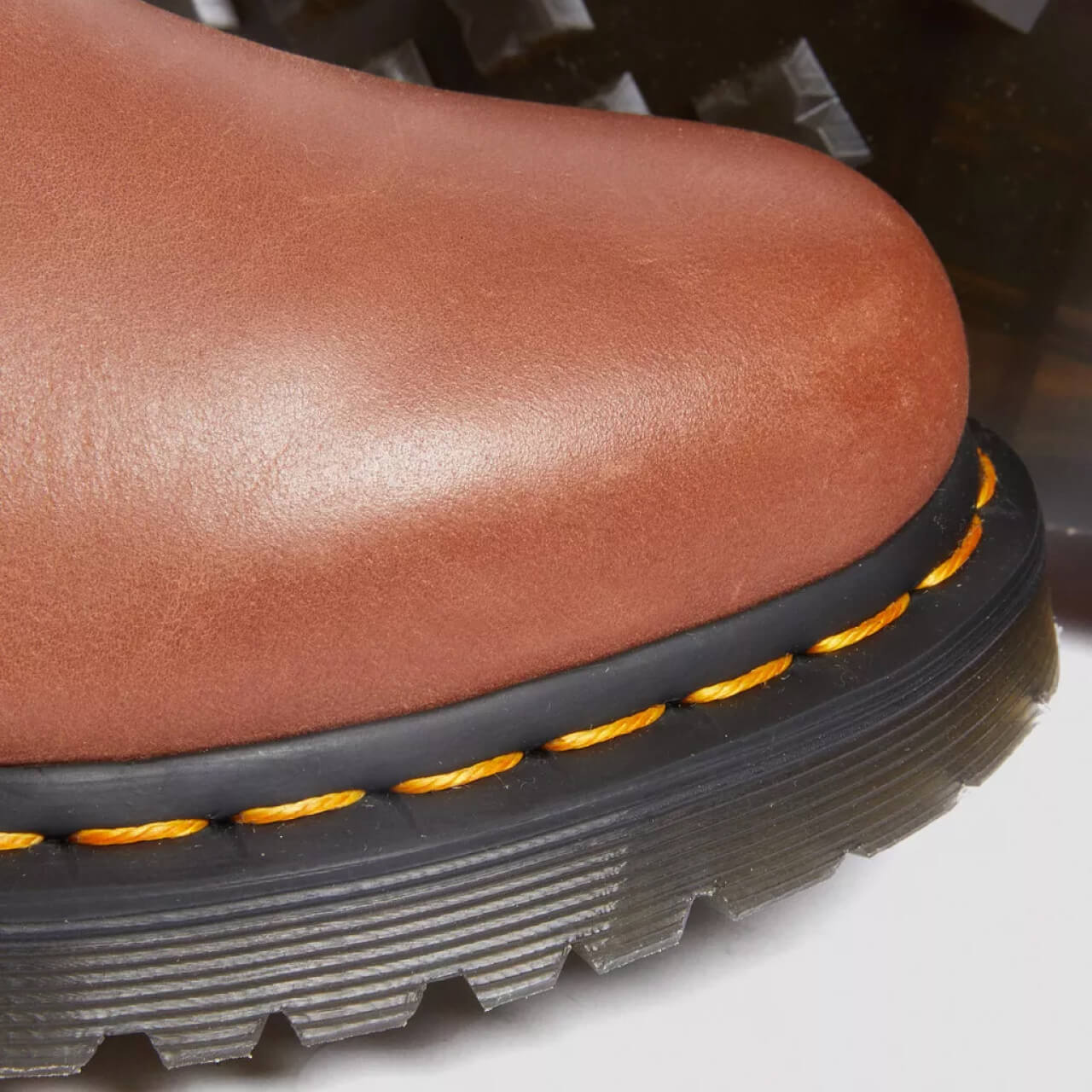 Dámské hnědé kotníkové boty Dr. Martens 1460 Serena