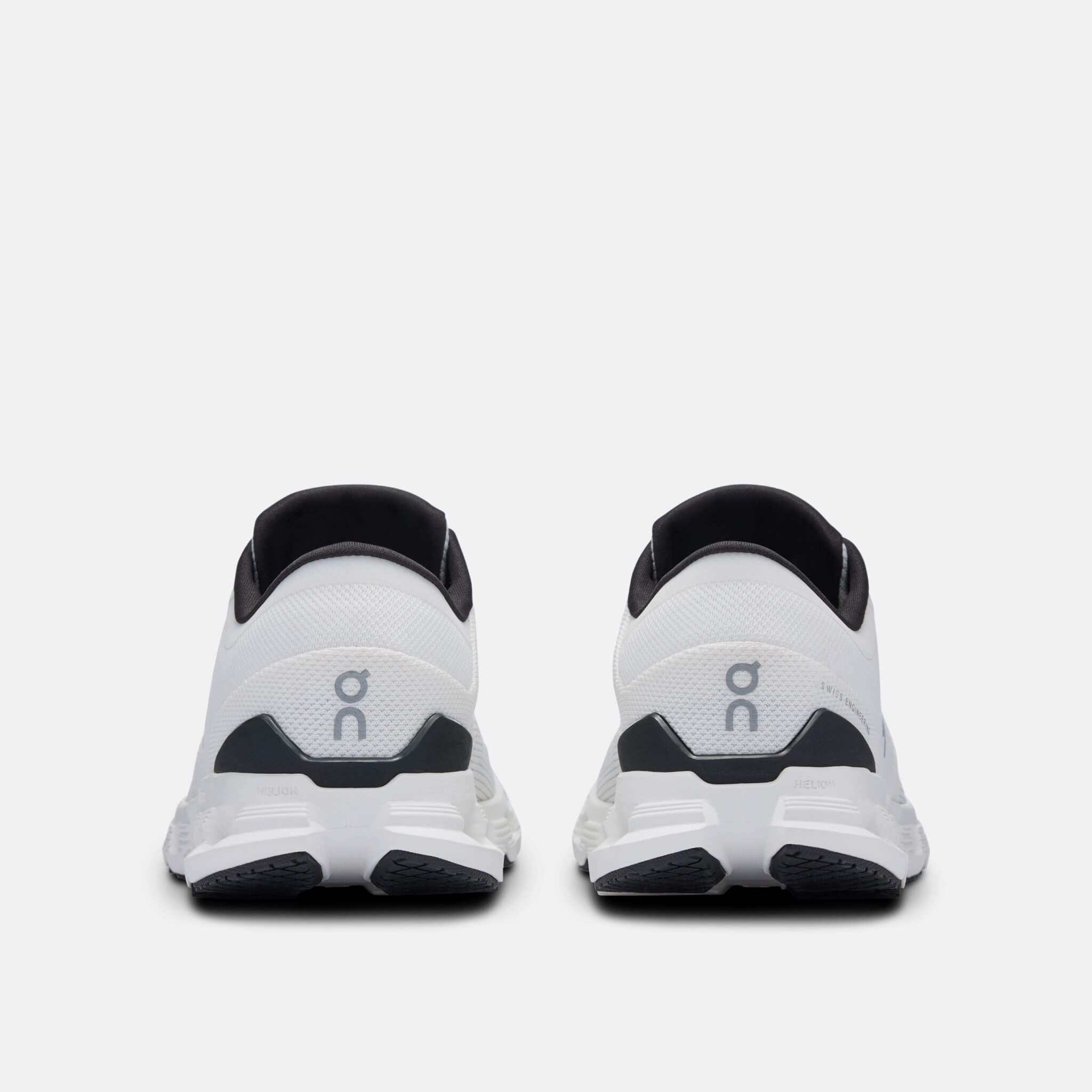 Dámské bílé běžecké tenisky On Cloud X 4