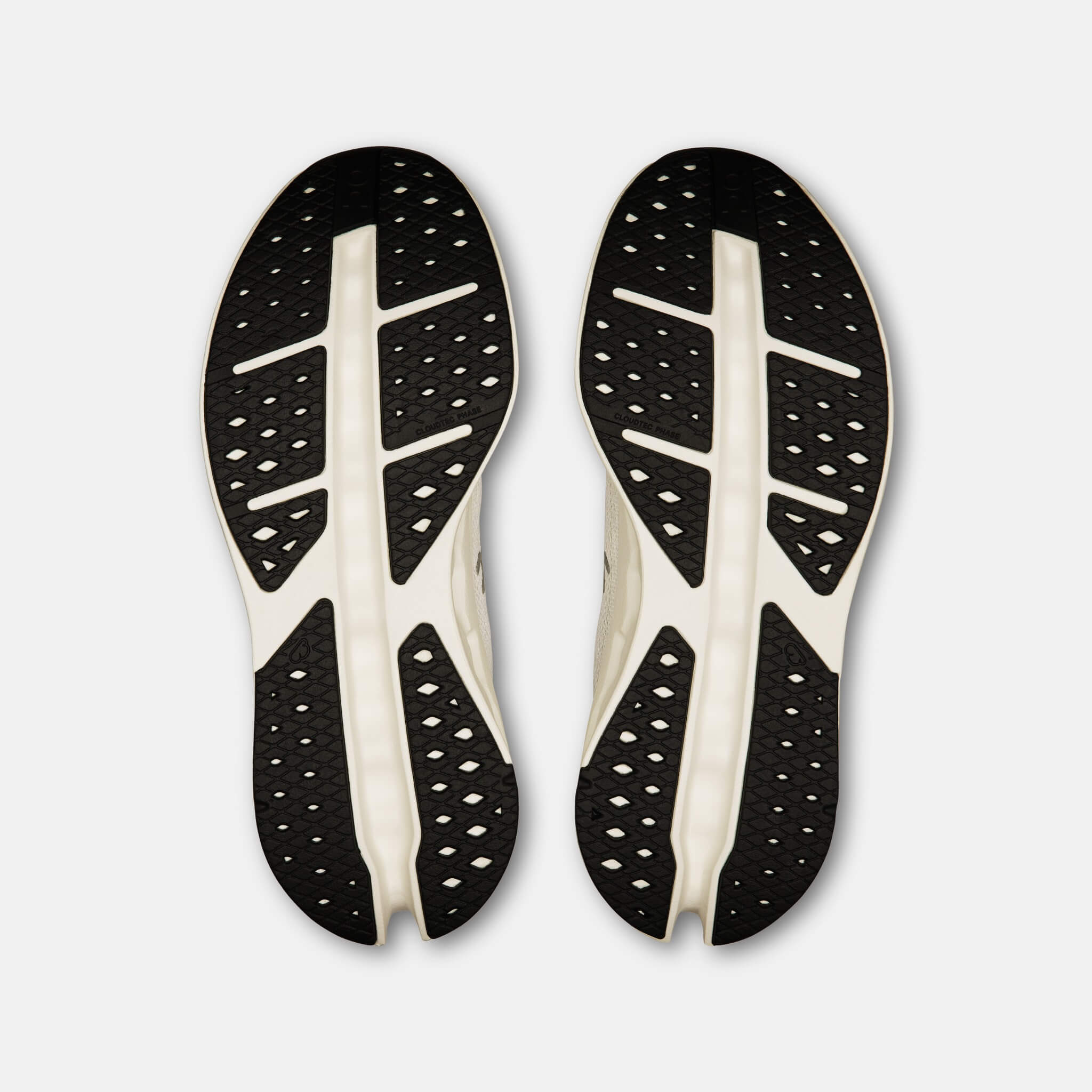 Dámské bílé běžecké tenisky On Cloudsurfer Max