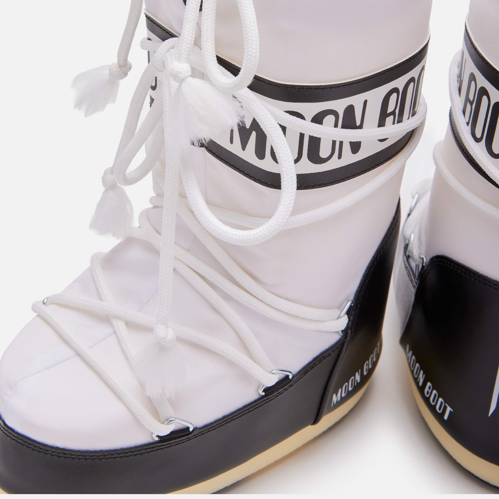 Dámské bílo-černé sněhule Moon Boot Icon Nylon