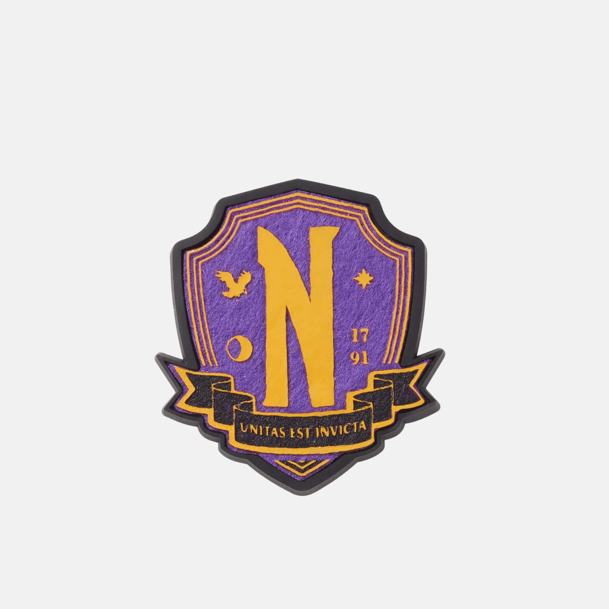 Odznáček Jibbitz – Wednesday Nevermore Badge