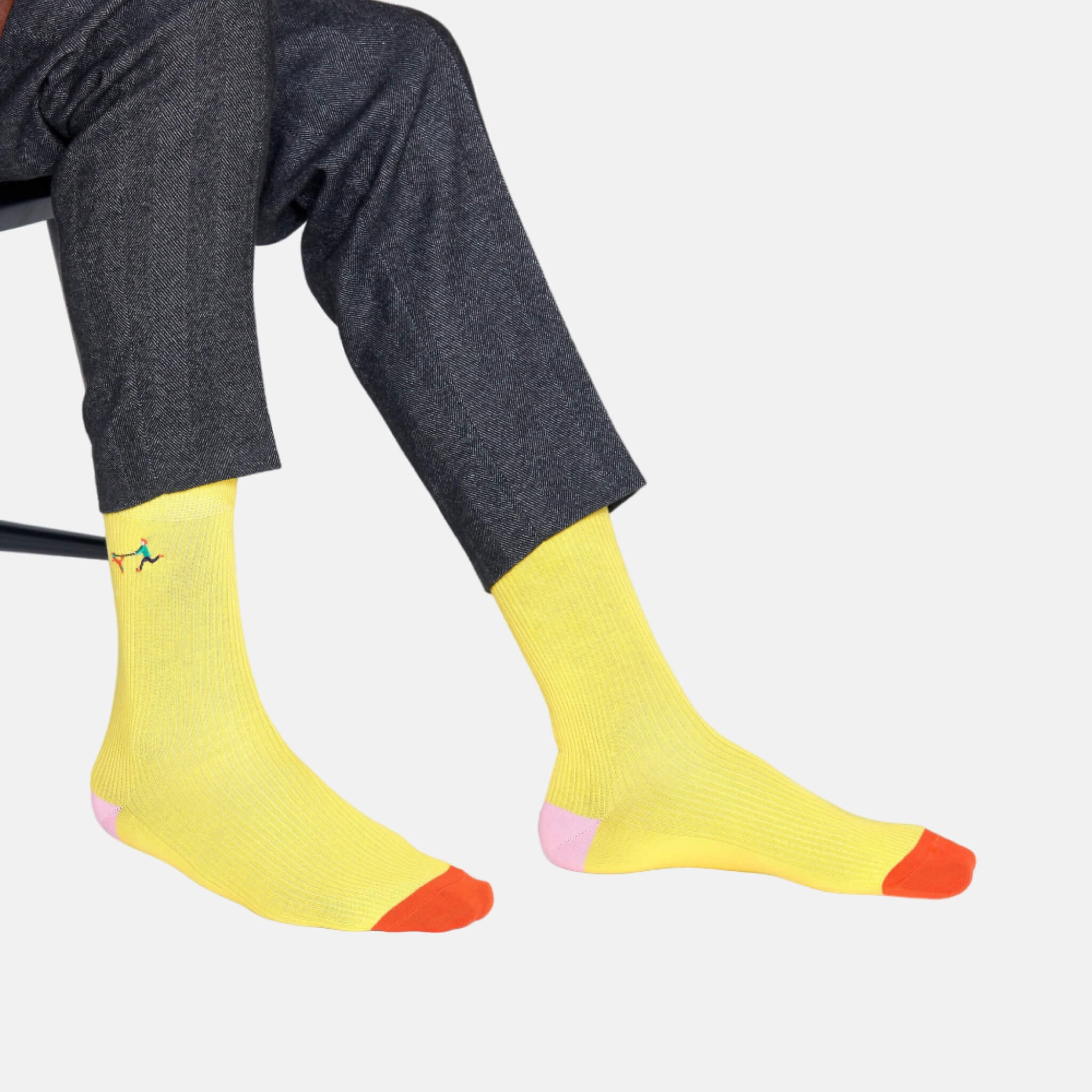 Žluté vroubkované ponožky Happy Socks s vyšitým pejskařem, vzor Run The Dog