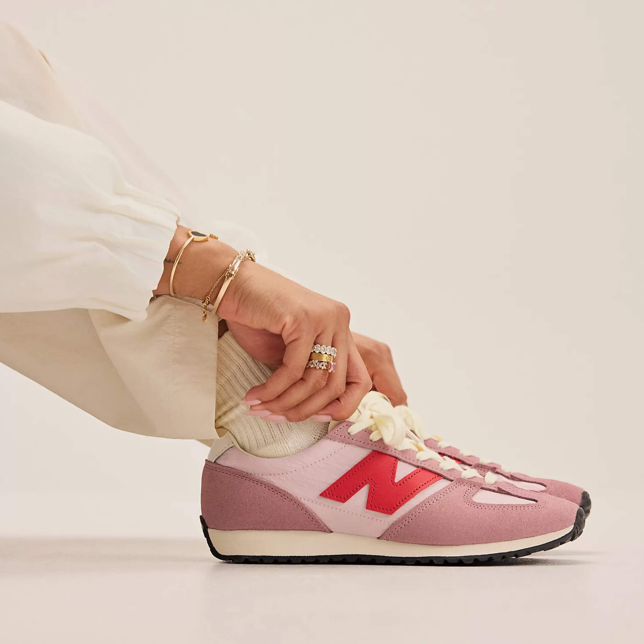 Unisex růžovo-červené volnočasové tenisky New Balance U4716SA