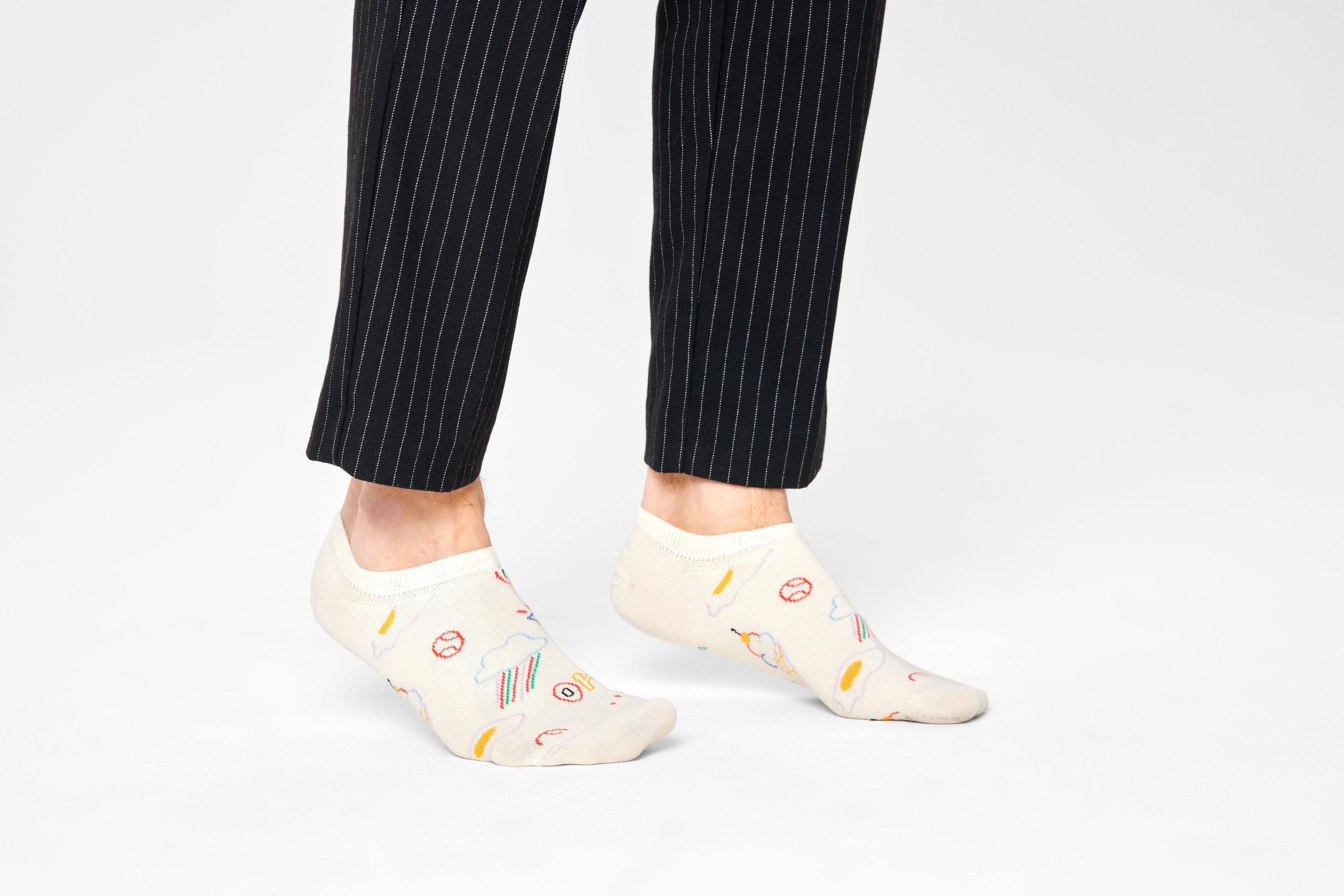 Bílé nízké ponožky Happy Socks, vzor Good Times