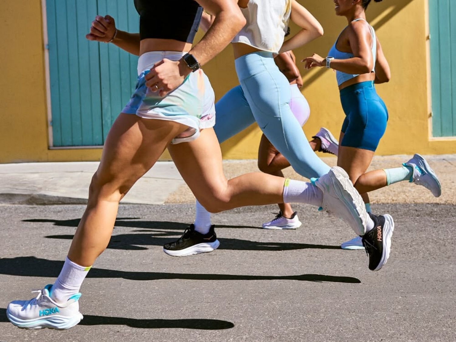 HOKA Clifton 10: Tenisky, které zvládnou běh i celý den ve městě