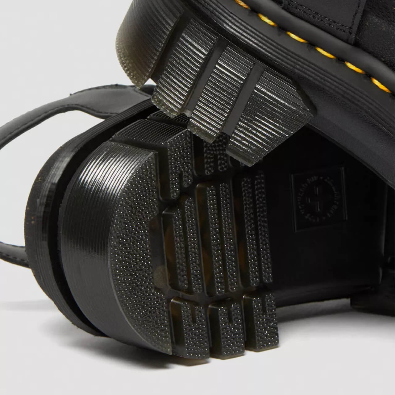 Dámské černé sandály Dr. Martens Ricki 3-Strap