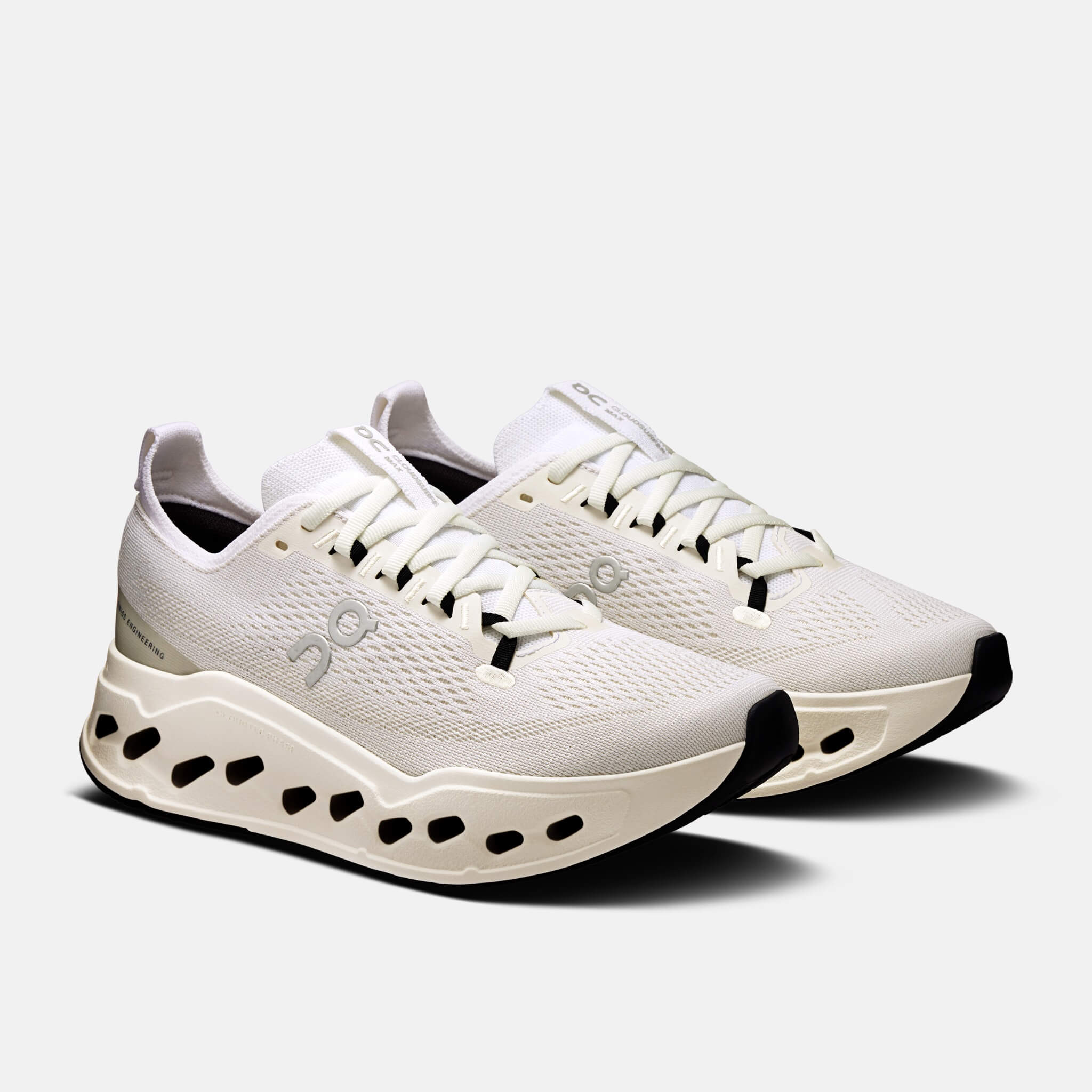 Dámské bílé běžecké tenisky On Cloudsurfer Max