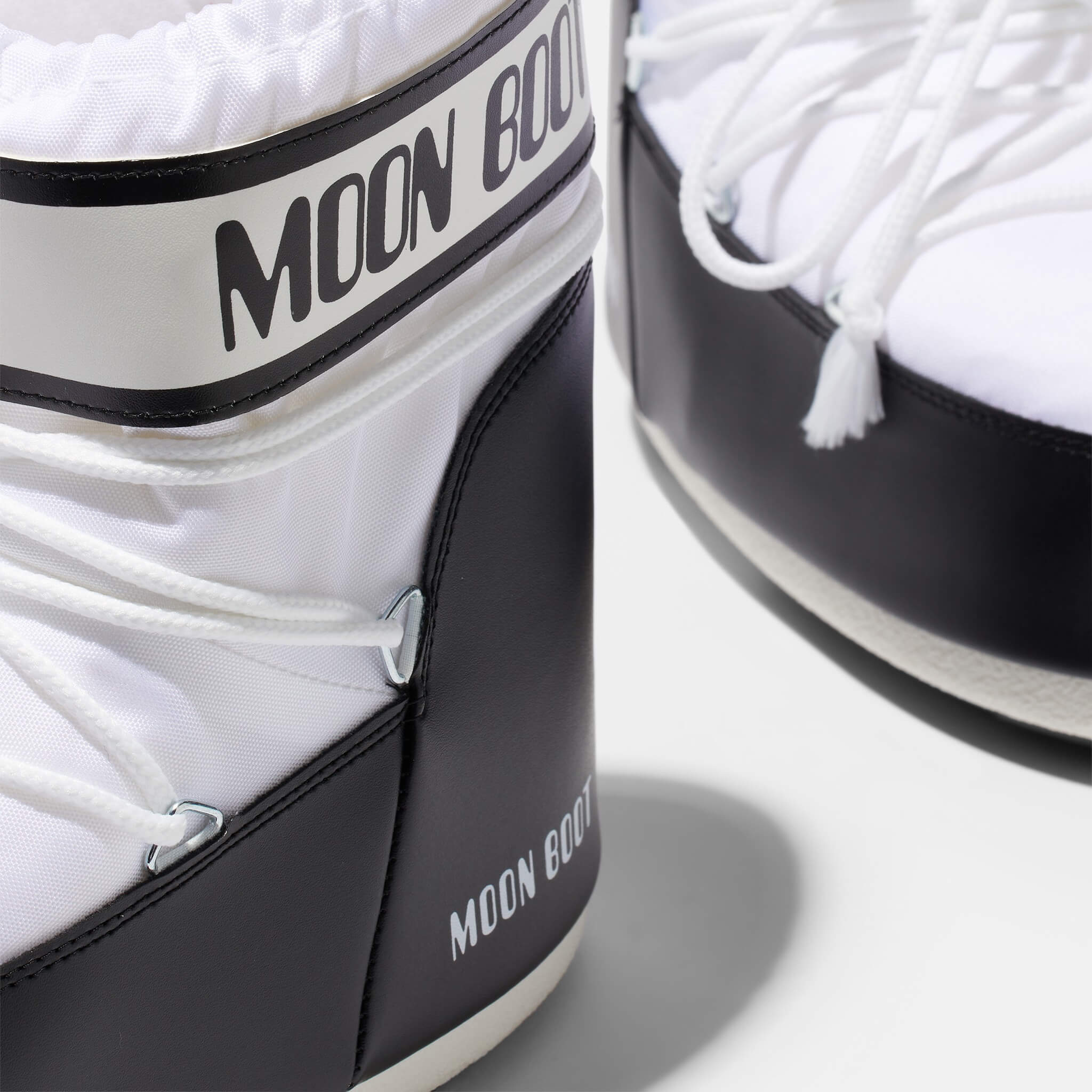 Dámské bílo-černé sněhule Moon Boot Icon Low Nylon