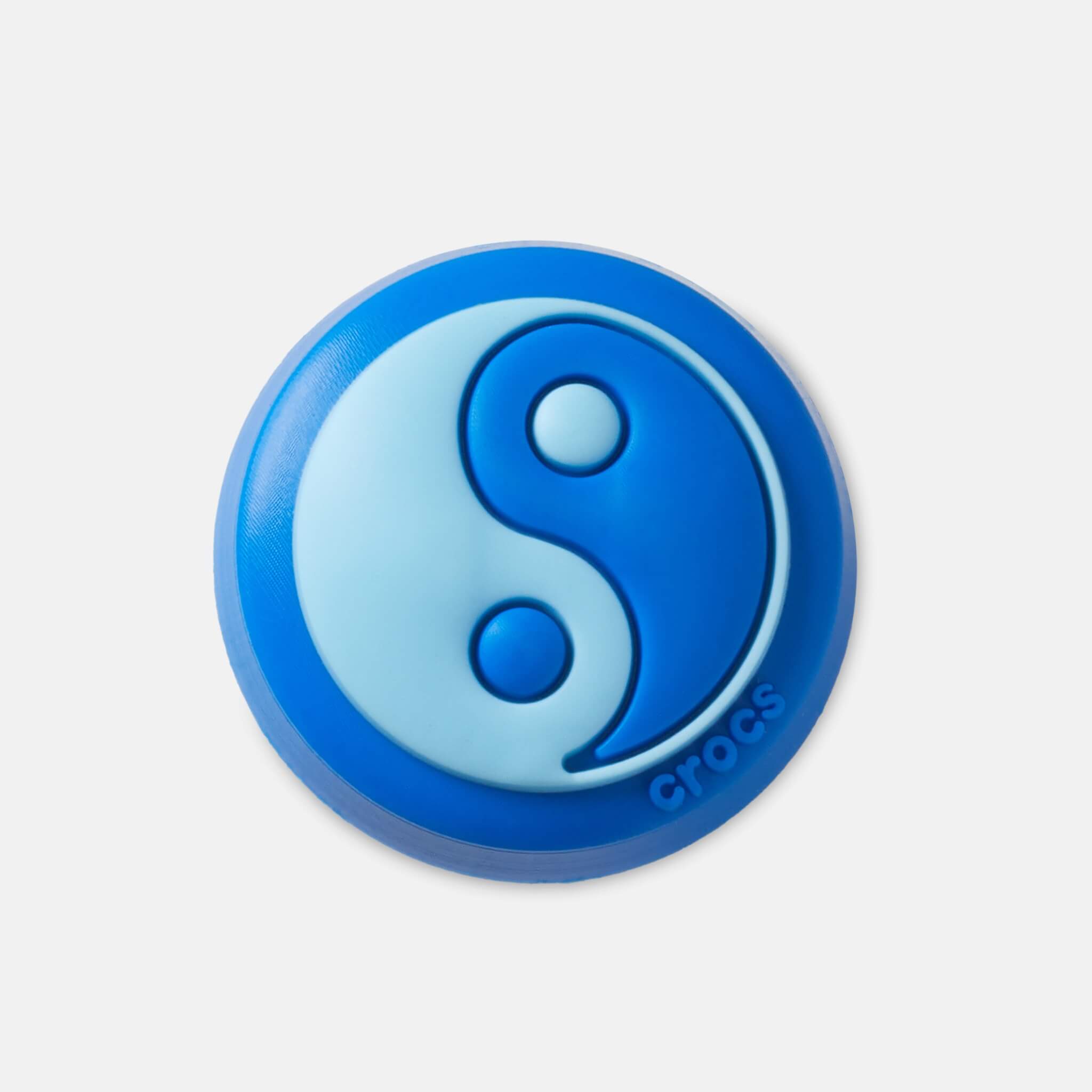 Odznáček Jibbitz – Light and Dark Blue Yin Yang
