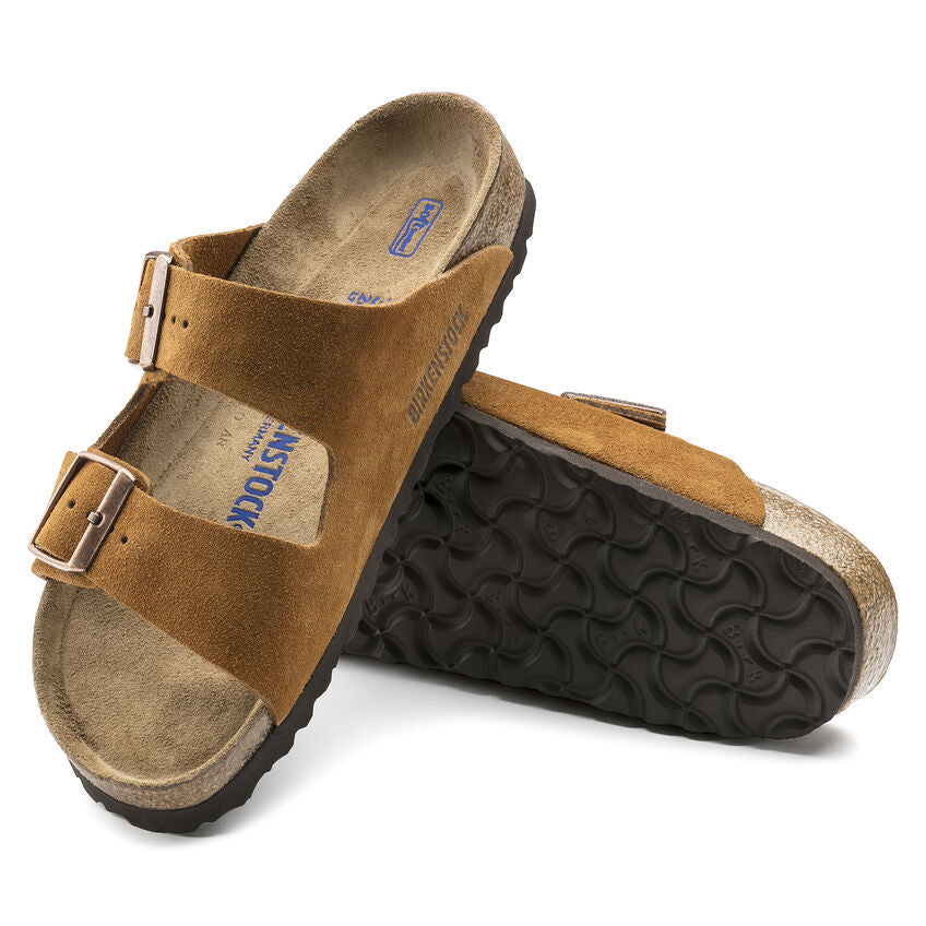 Hnědé Regular pantofle Birkenstock Arizona Soft Footbed Suede