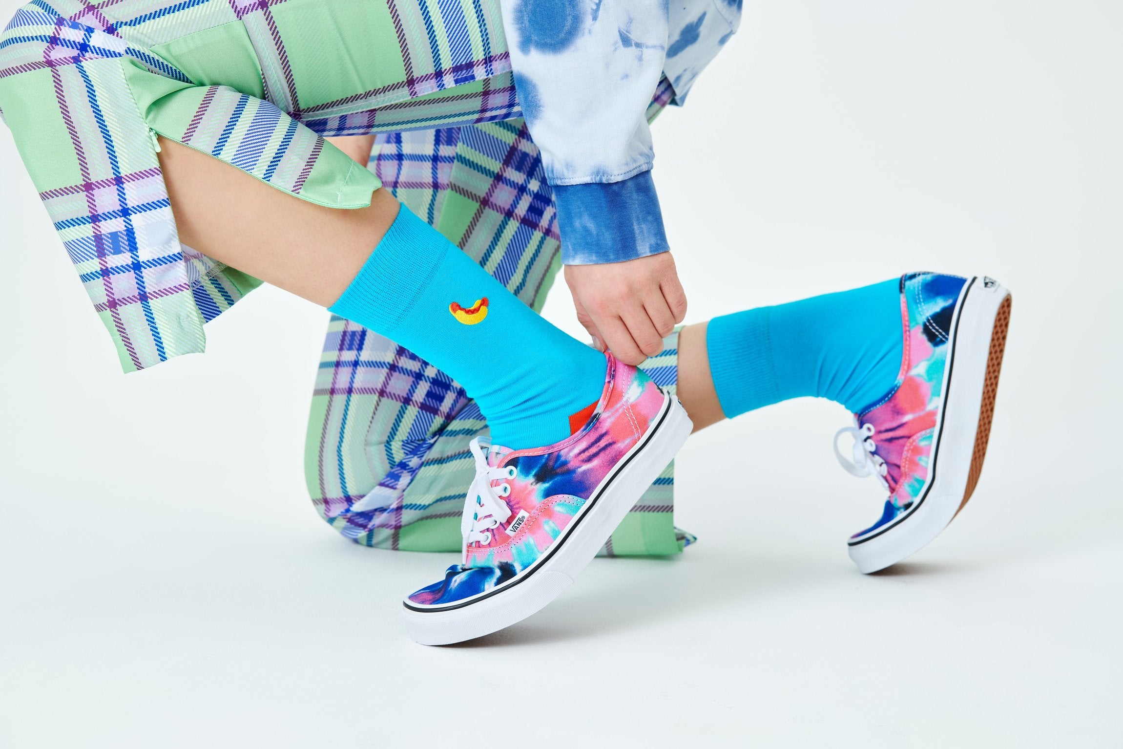 Modré ponožky Happy Socks s vyšitým párkem v rohlíku, vzor Hot Dog