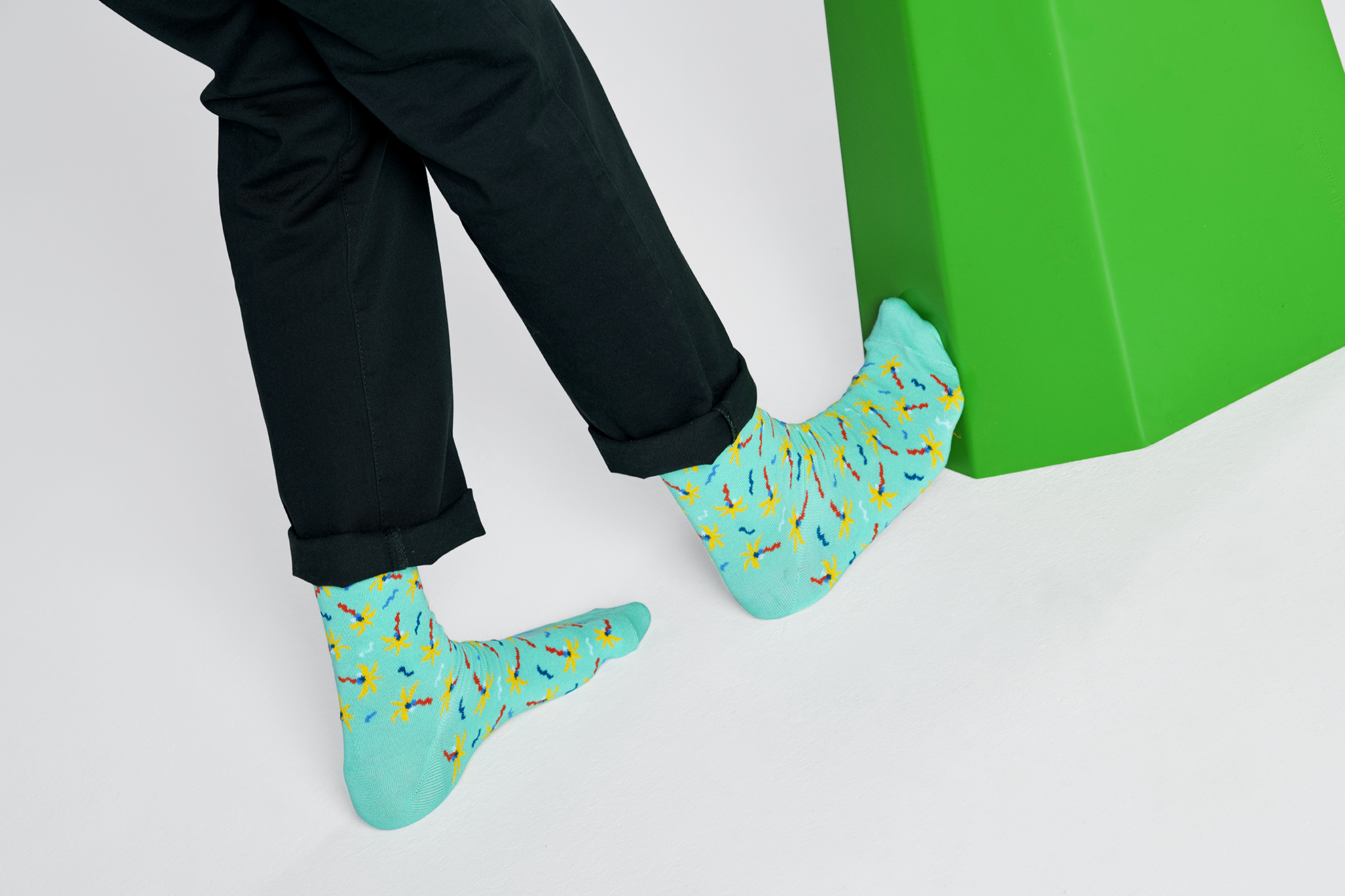 Tyrkysové ponožky Happy Socks s palmami a konfetami, vzor Confetti Palm