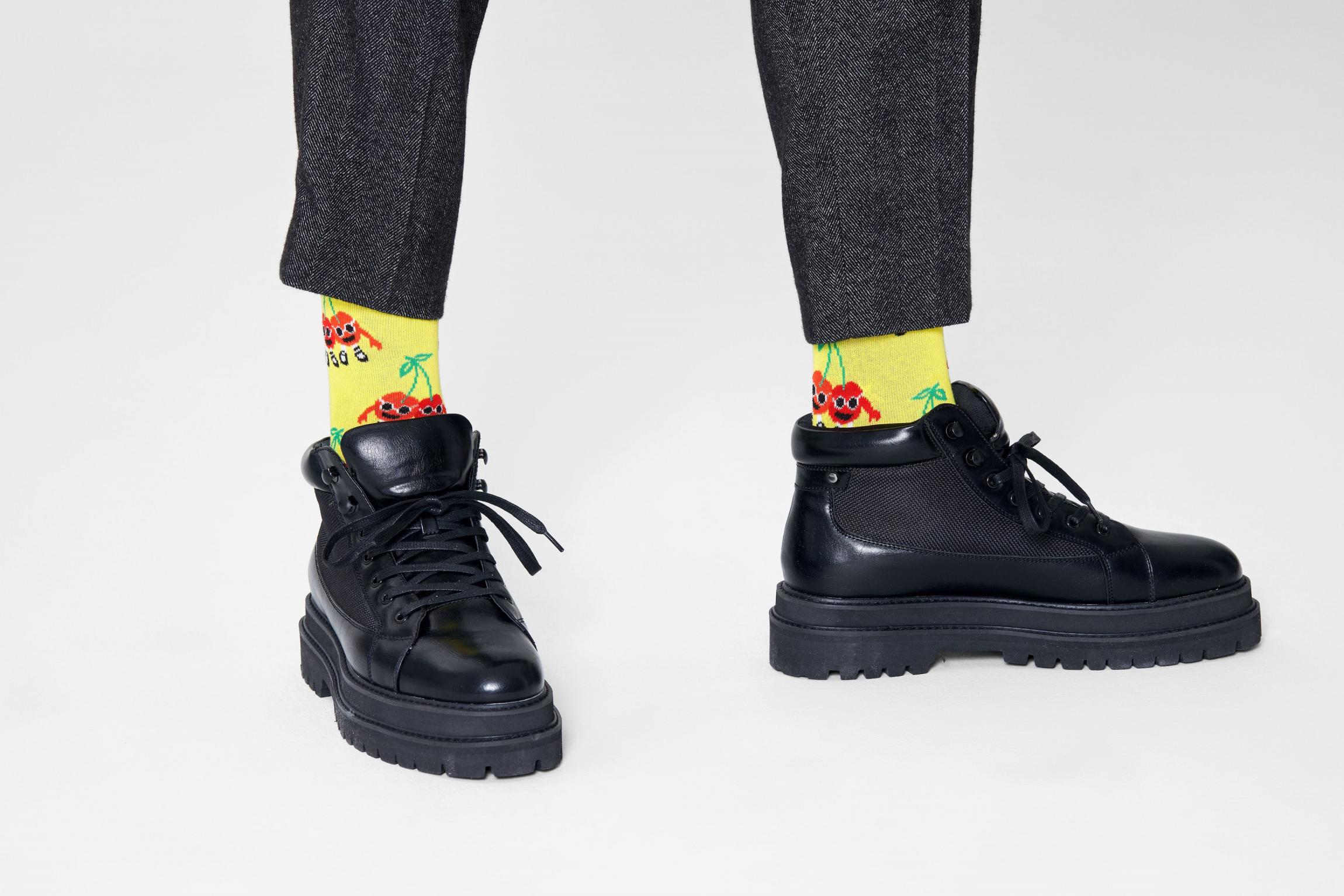 Žluté ponožky Happy Socks s třešněmi, vzor Cherry Mates