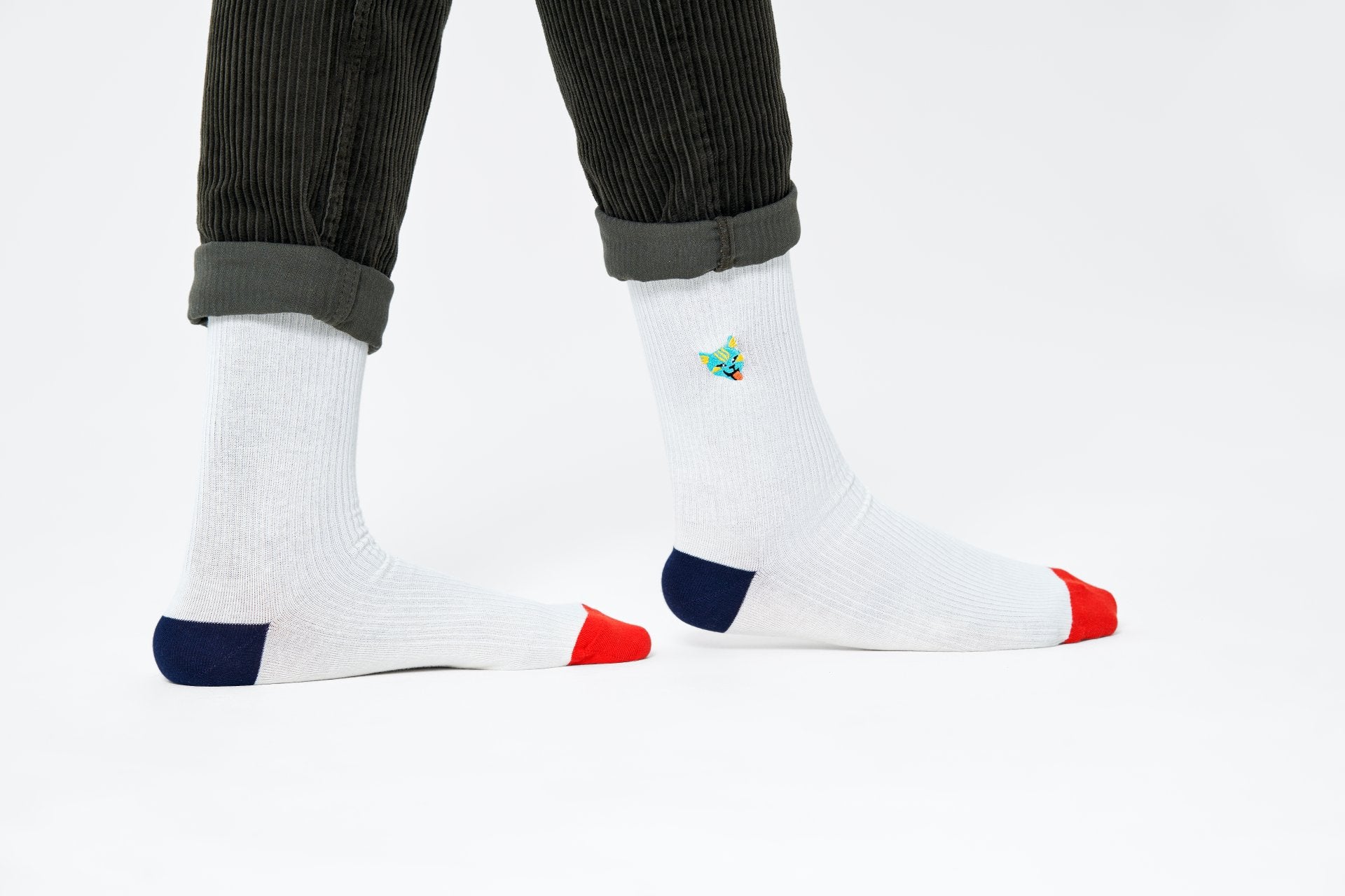 Bílé vroubkované ponožky Happy Socks s vyšitou kočkou, vzor Embroidery Cat