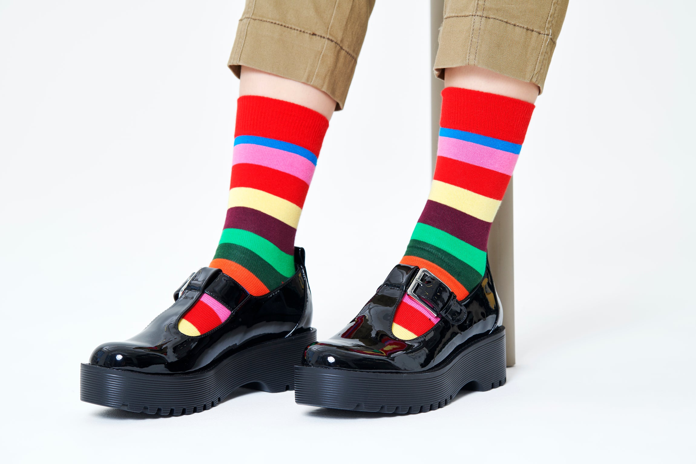 Červené ponožky Happy Socks s barevnými pruhy, vzor Stripe
